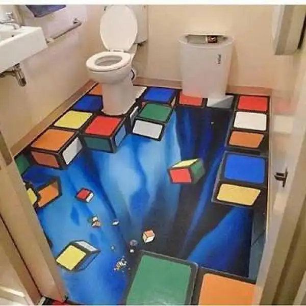 Getting to this toilet would be a hard job for a drunk person (photo)